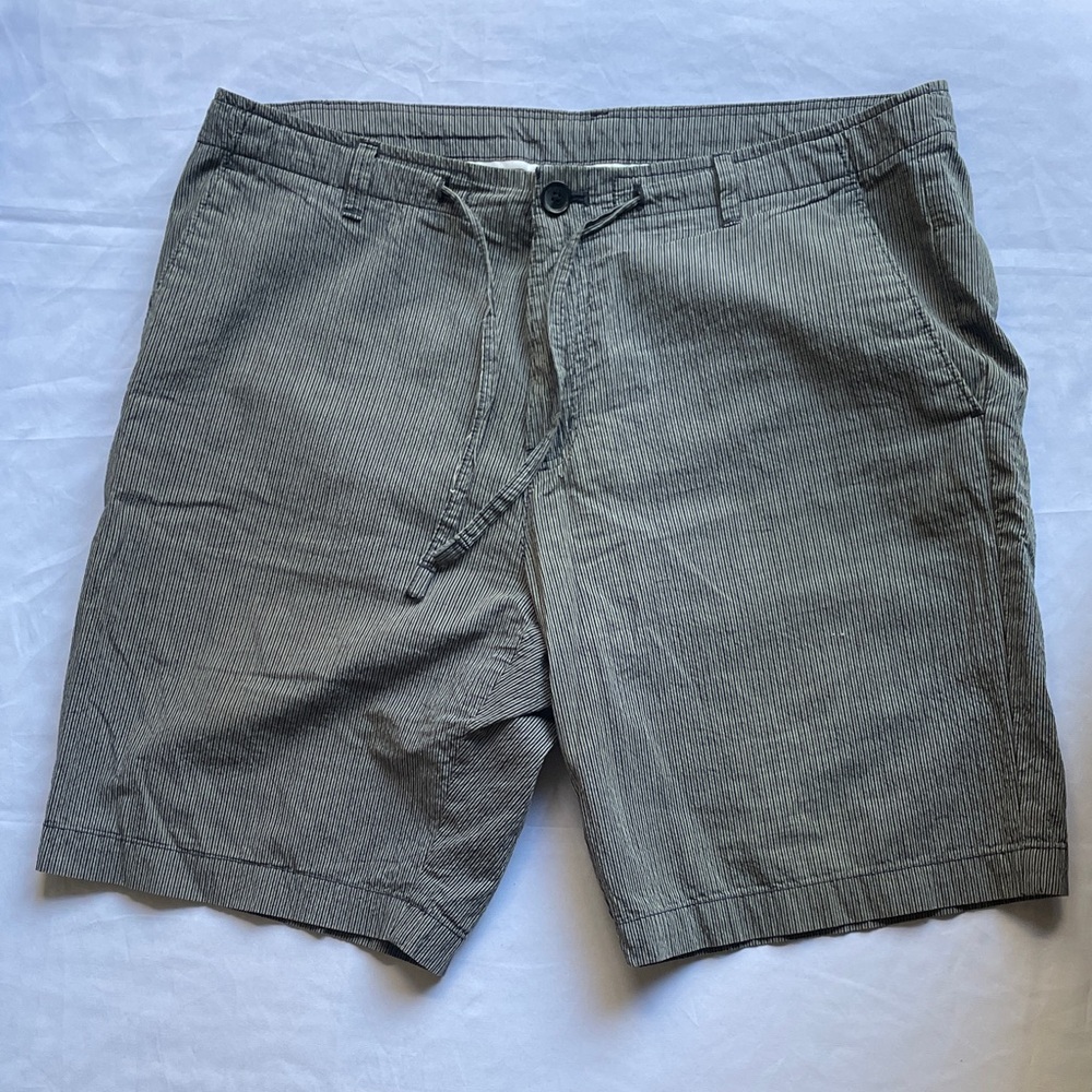 Men's 33 Calvin Klein Gray Striped Shorts